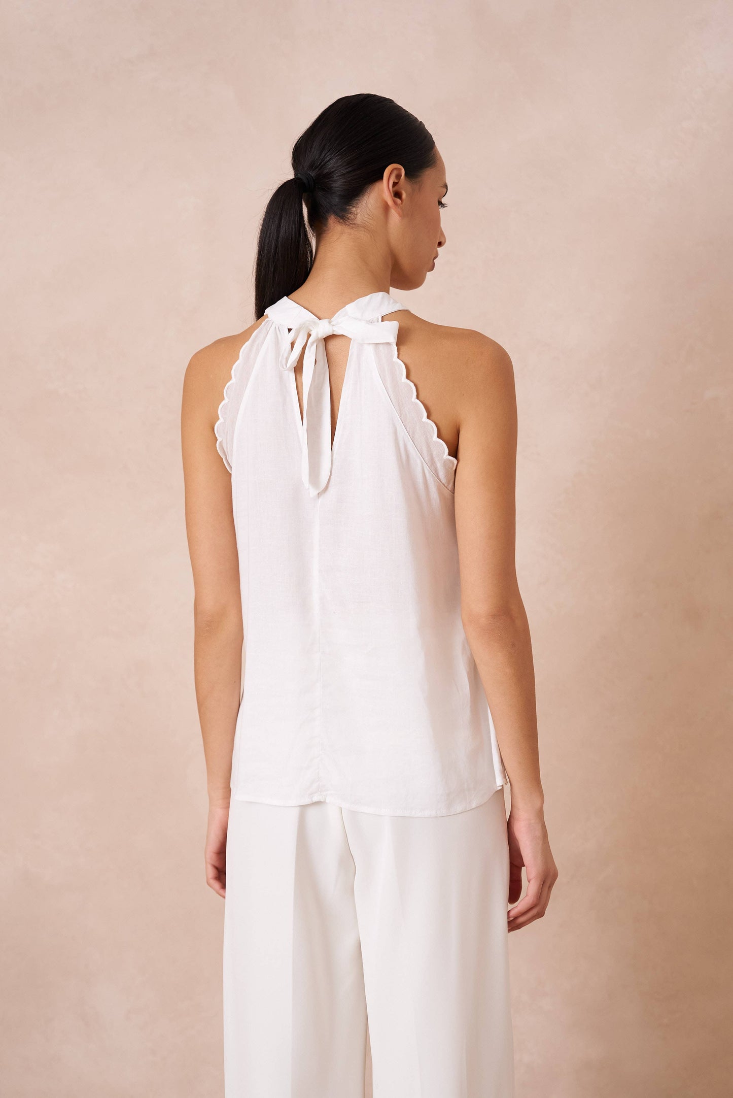 Top with bow neckline containing linen: white