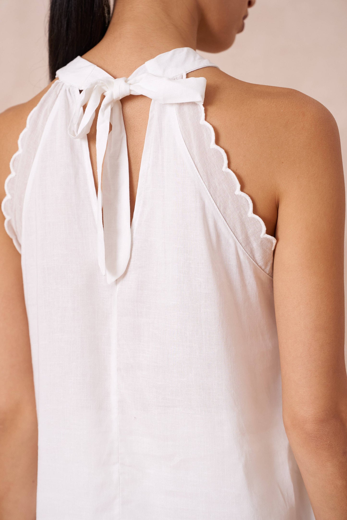 Top with bow neckline containing linen: white