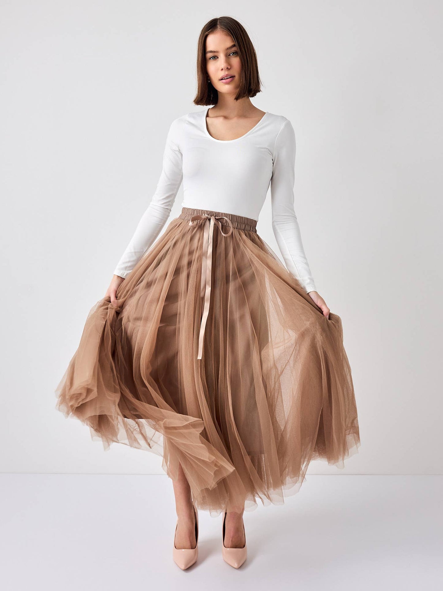 Aria long tulle skirt taupe