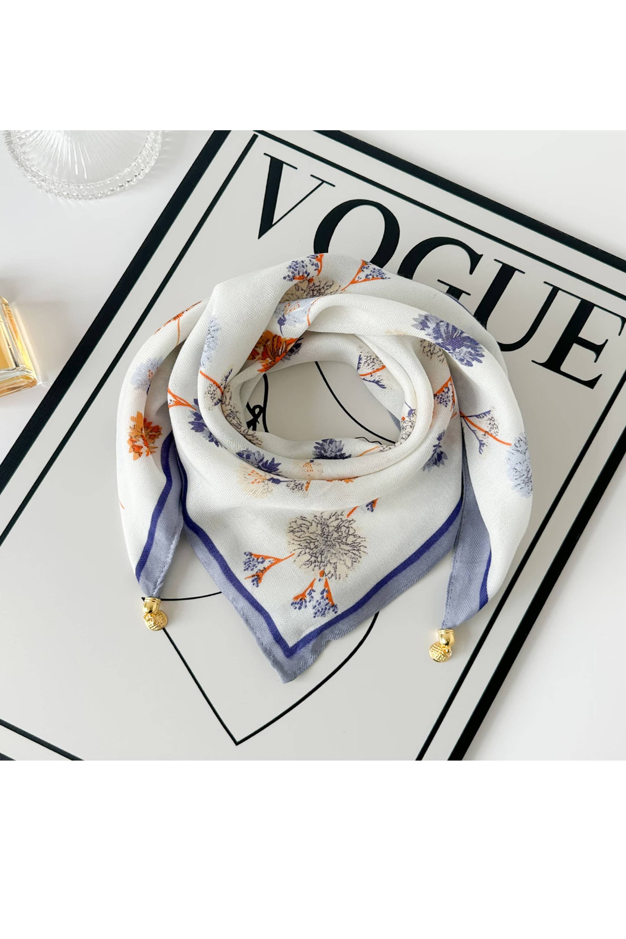 Square floral-print scarf with magnetic gold jewel: Blue