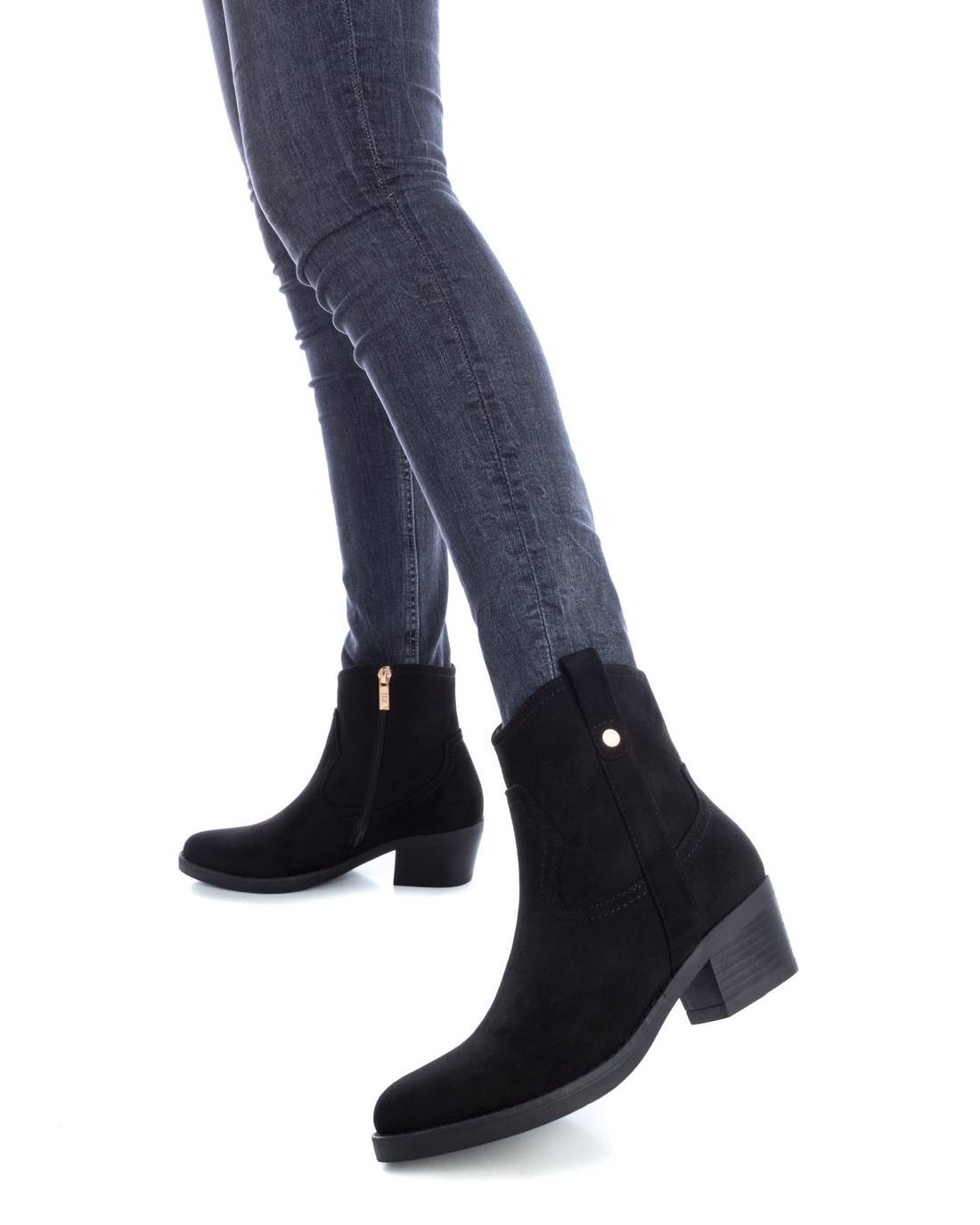 Cowboy ankle boot in black suedette