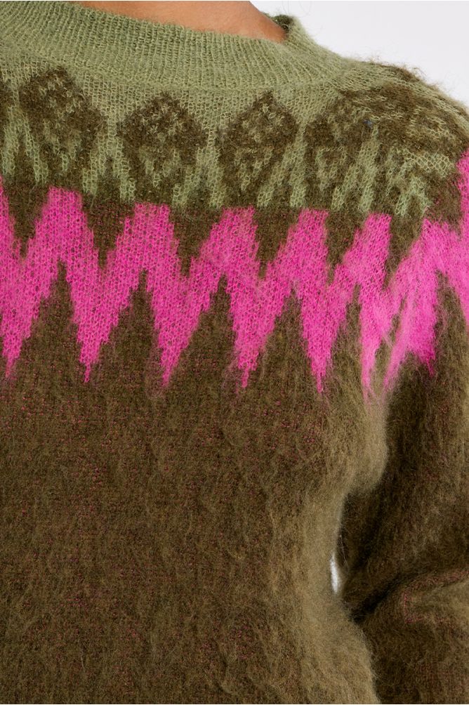 Sweater with geometric pattern