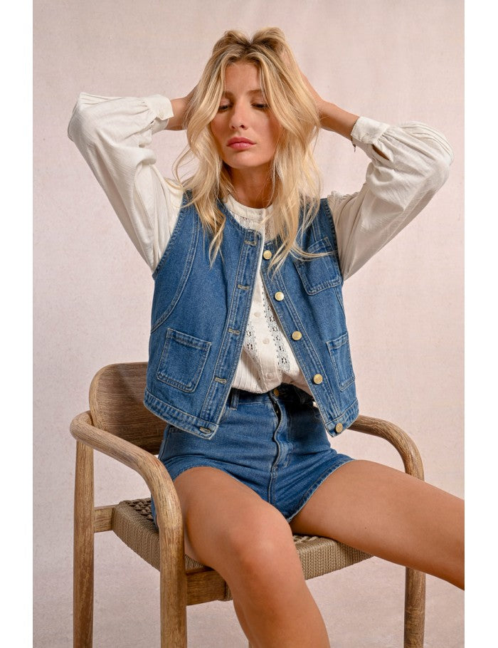 Sleeveless denim jacket