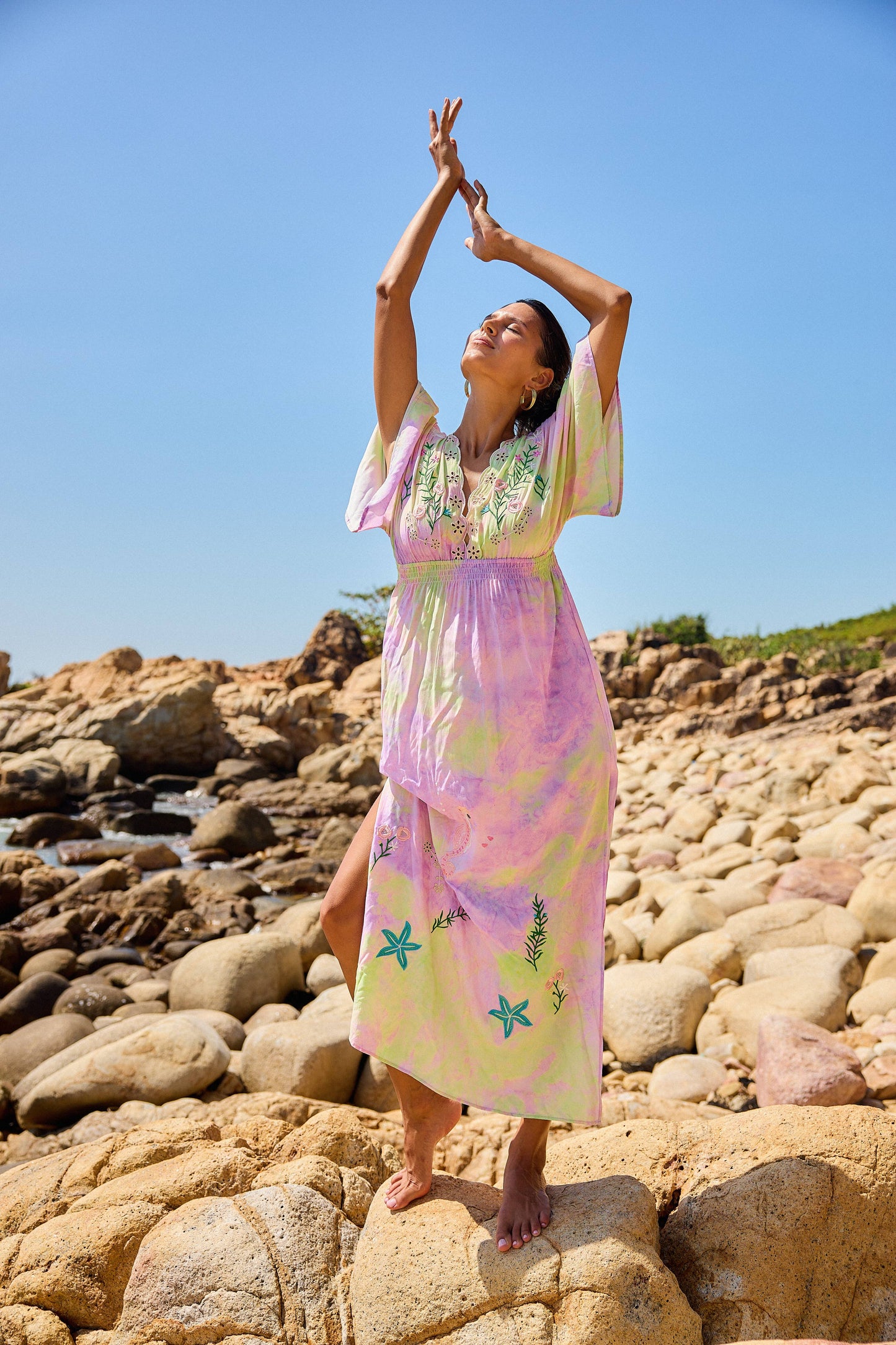 Maxi long dress with floral embroidery