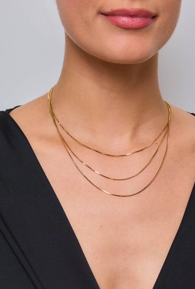 Stainless steel triple fine necklace: Yellow gold