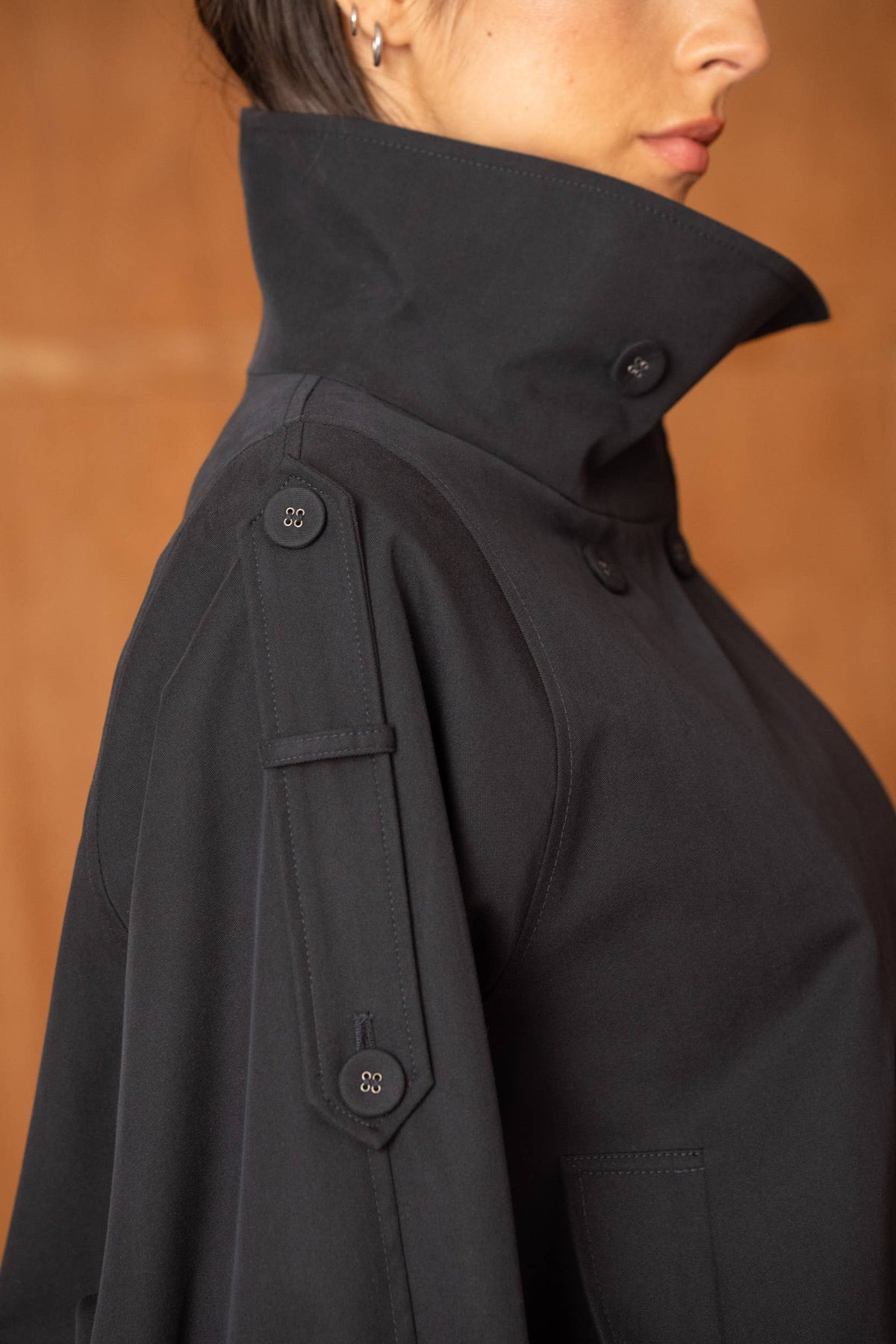 Short oversized trench-style jacket with stand up collar: black