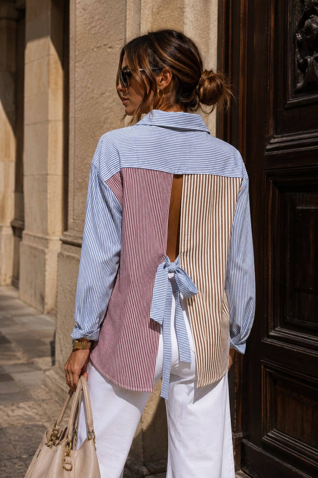 Two-tone shirt with open back and bow: BLUE