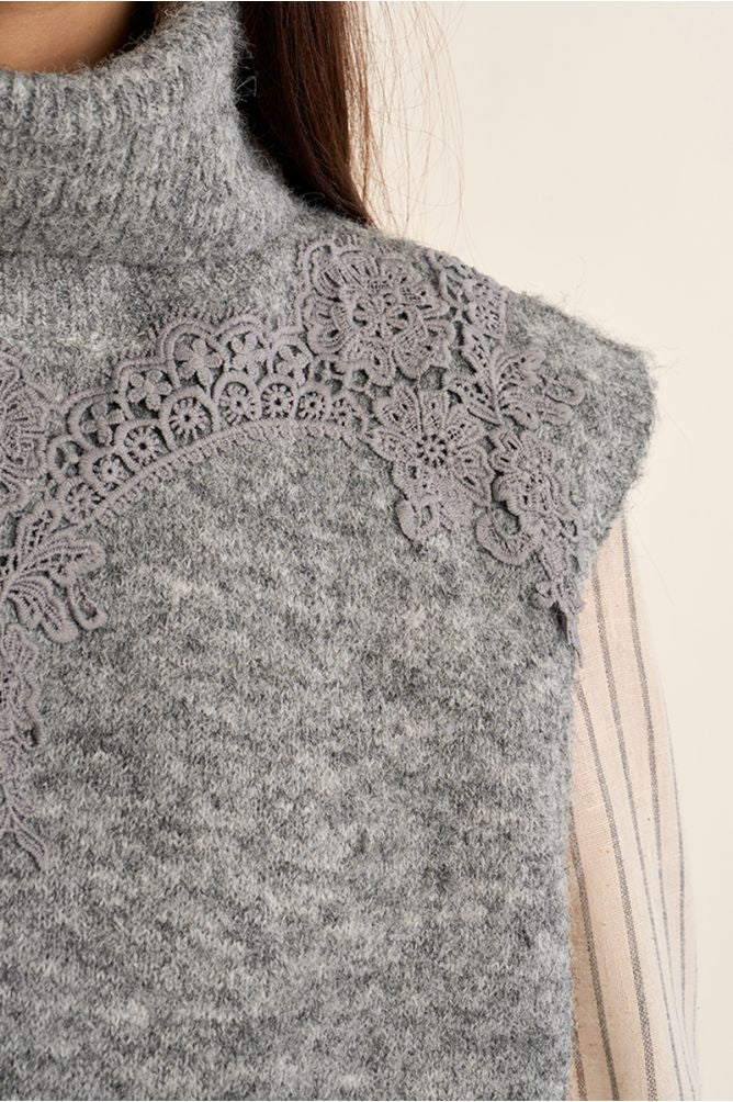 Sleeveless sweater with lace detail in grey