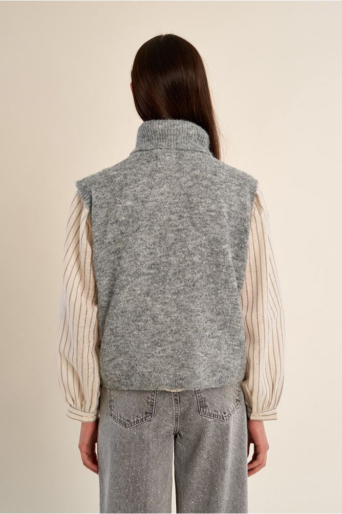 Sleeveless sweater with lace detail in grey