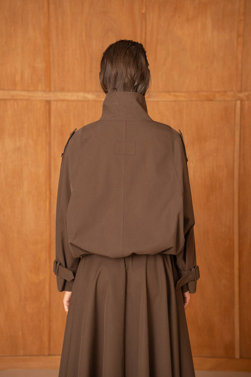 Short oversized trench-style jacket stand collar: Brown