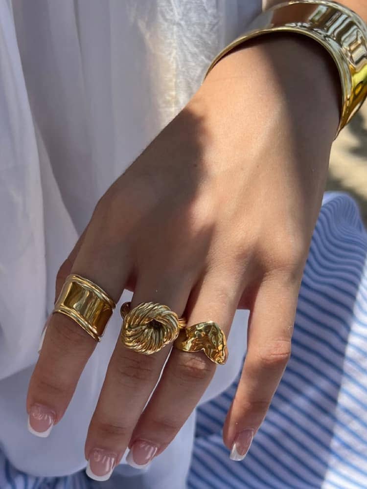 VICTORY RING: Gold
