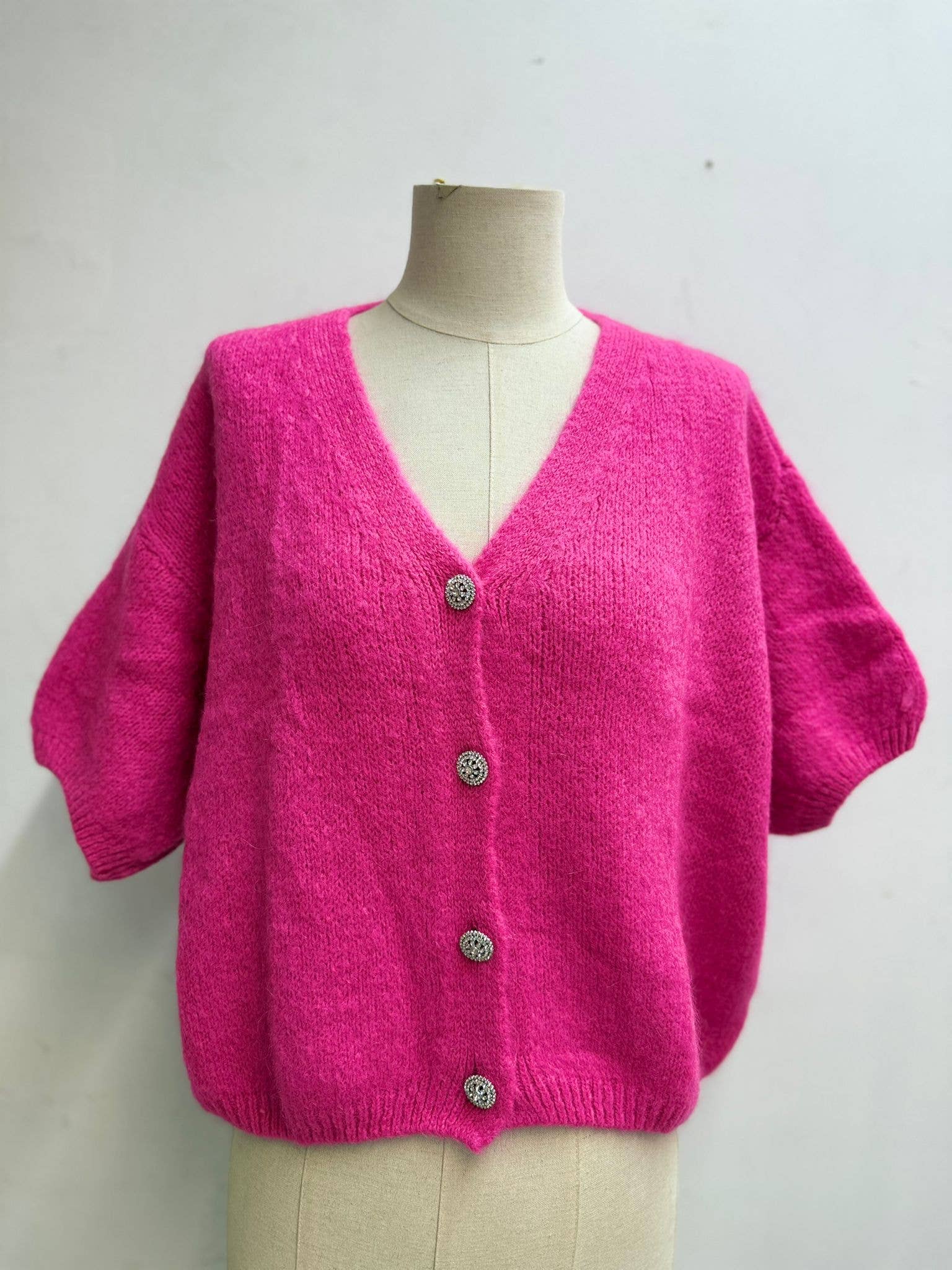 Soft-knit short-sleeve V-neck cardigan: Fuchsia