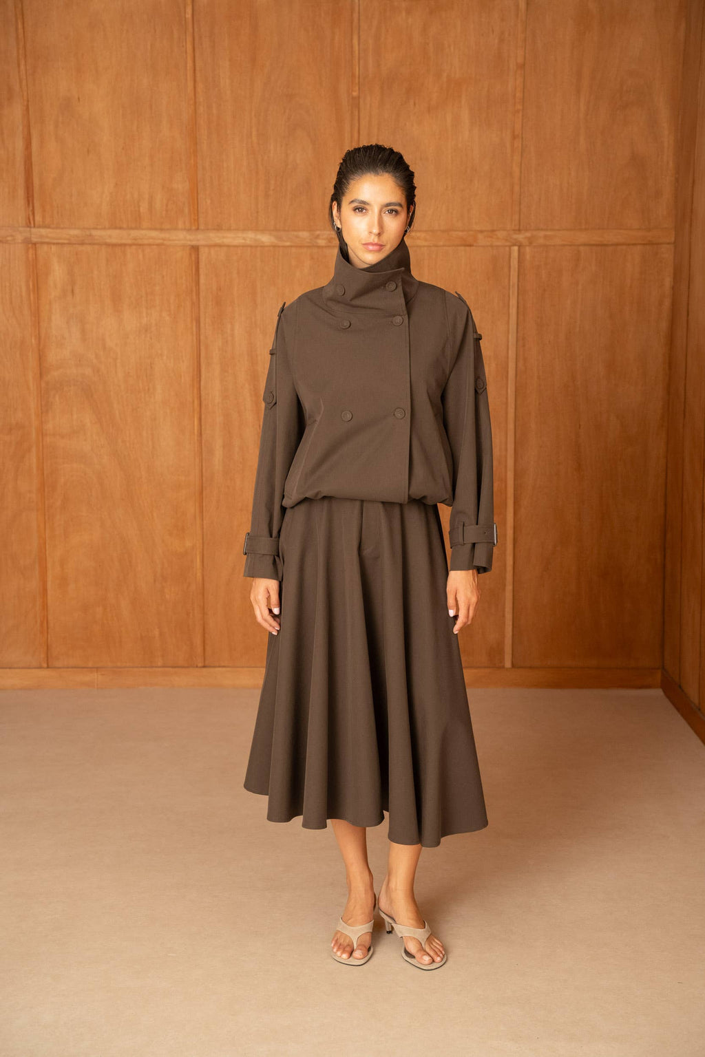 Short oversized trench-style jacket stand collar: Brown