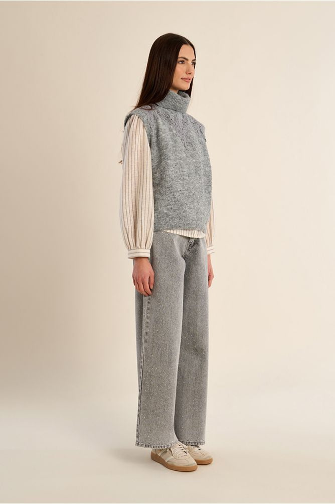 Sleeveless sweater with lace detail in grey