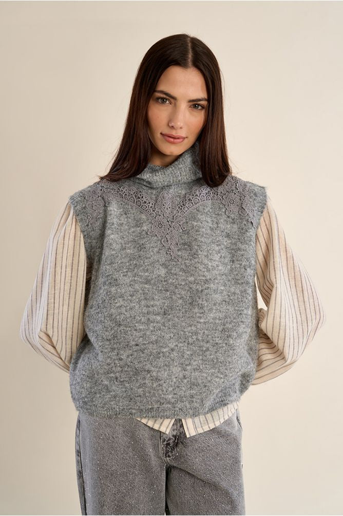 Sleeveless sweater with lace detail in grey