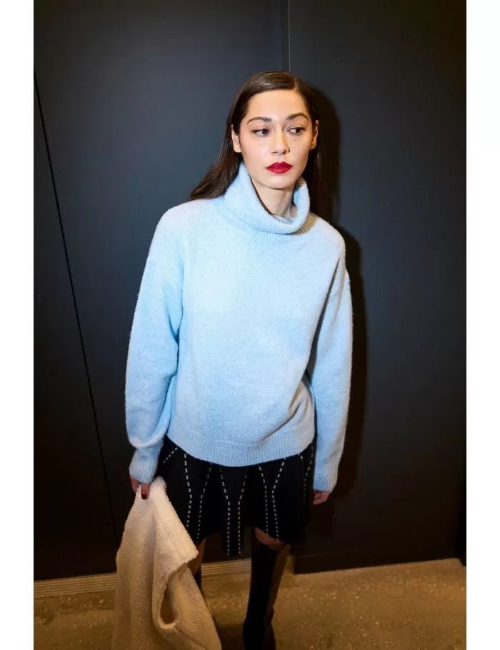 Turtle neck sweater in light blue