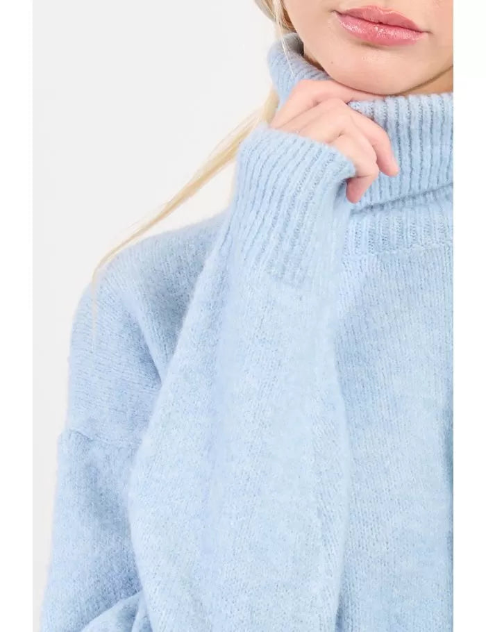 Turtle neck sweater in light blue