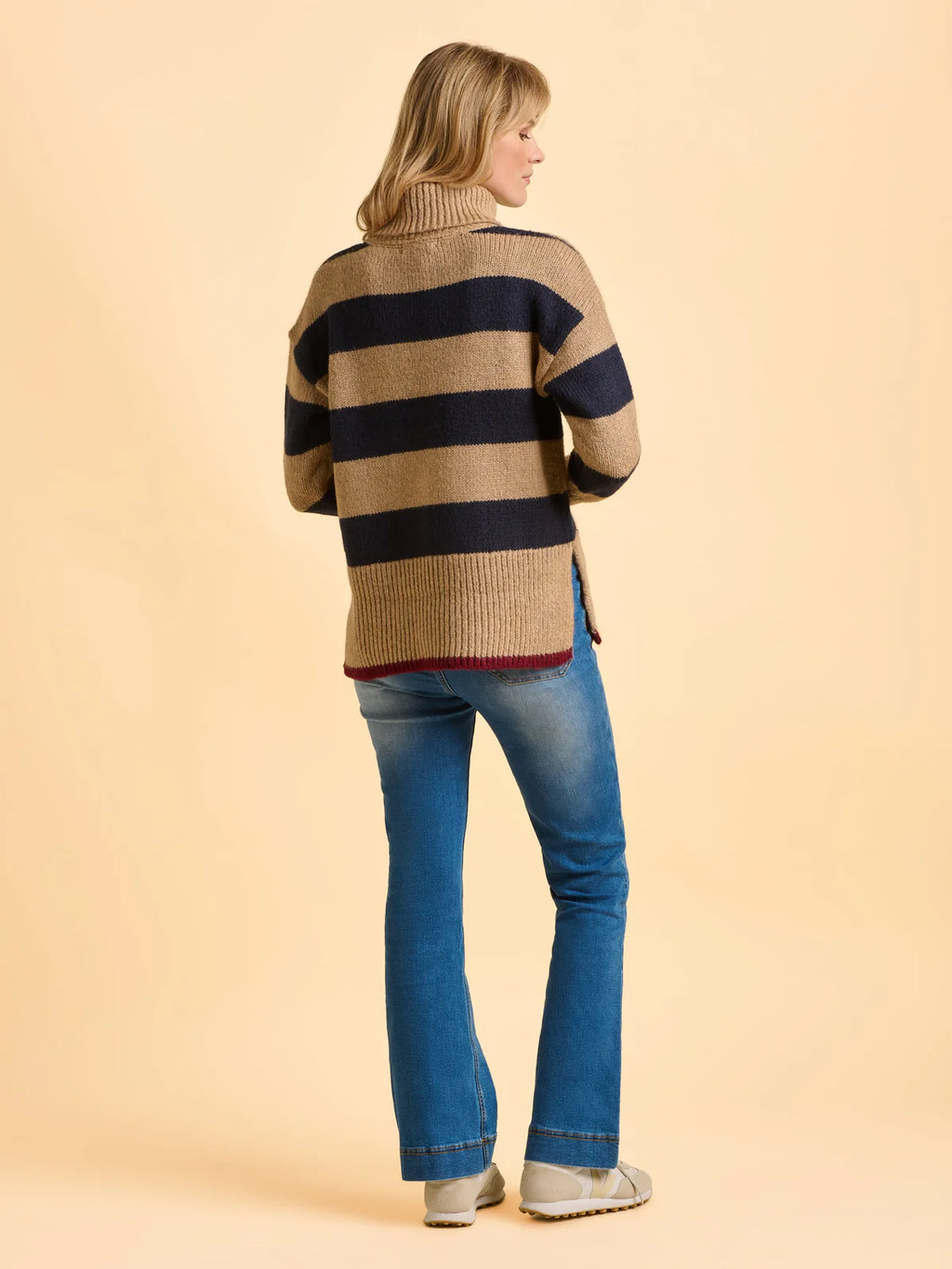 Bay jumper in camel and navy