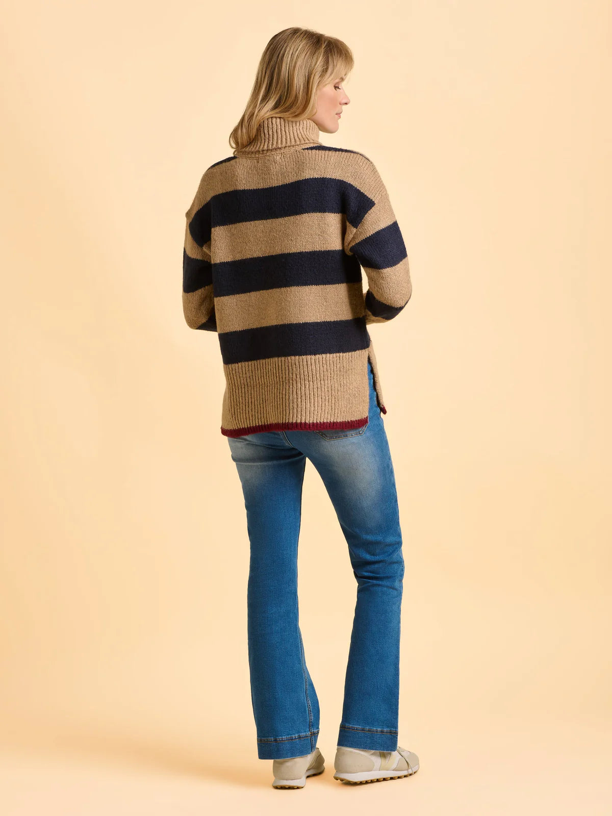 Bay jumper in camel and navy