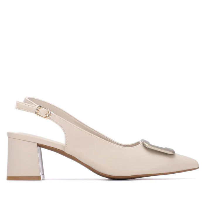 Heeled cream show with subtle gold buckle