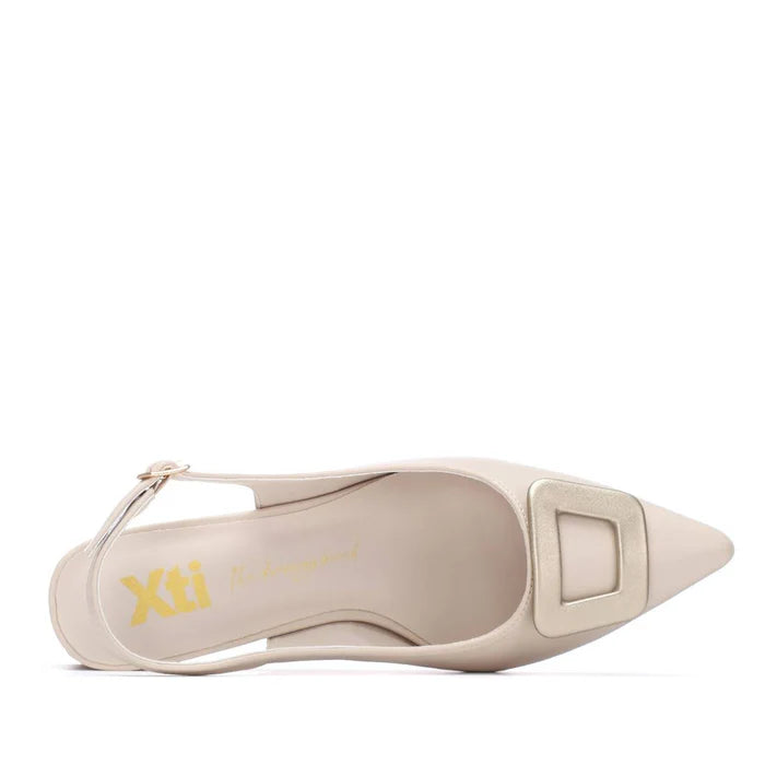 Heeled cream show with subtle gold buckle
