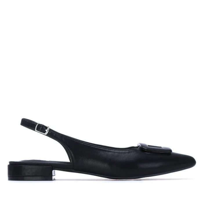 Black pointed toe pump