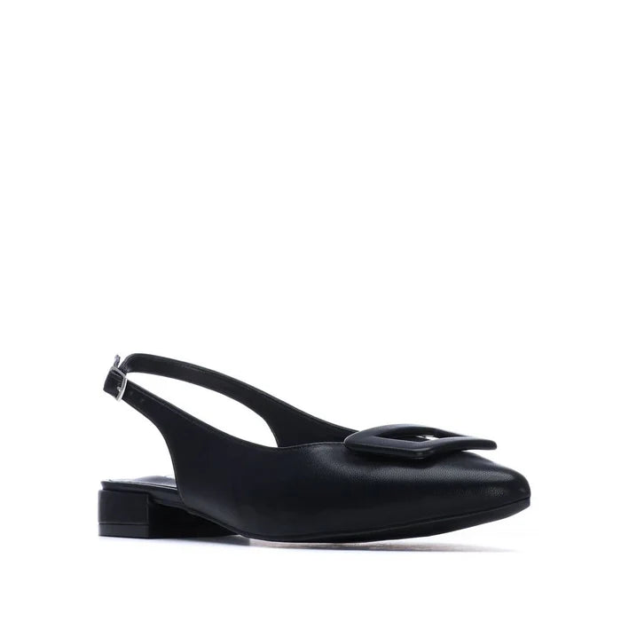 Black pointed toe pump