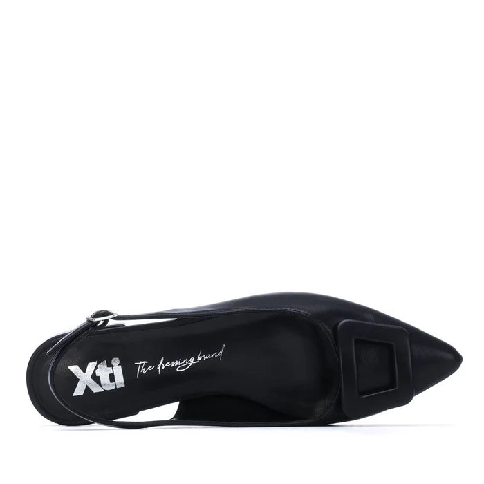 Black pointed toe pump