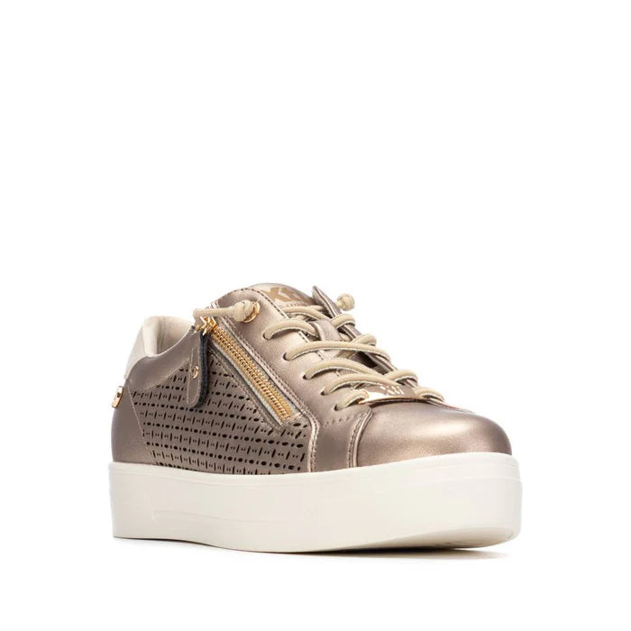 Classic platform trainer in taupe