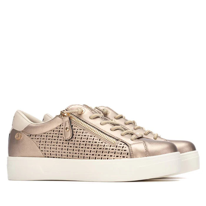 Classic platform trainer in taupe