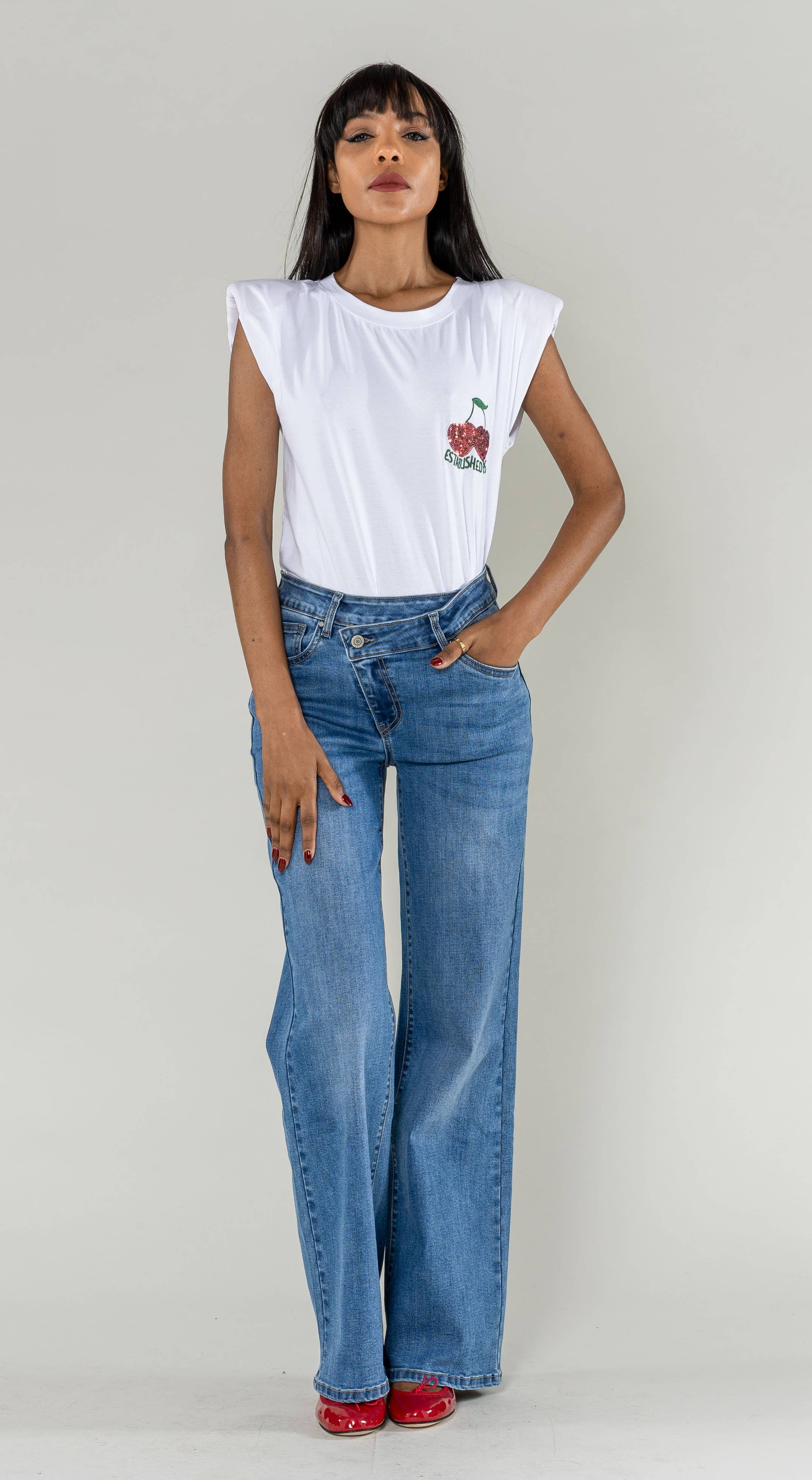Asymmetric wide leg jeans in Faded blue