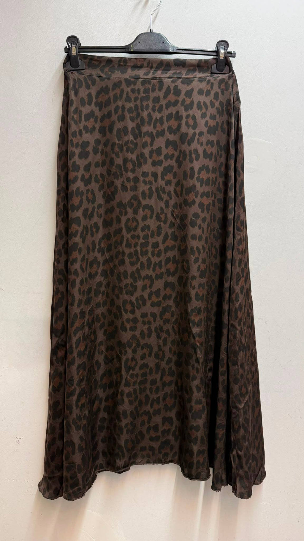 Long flowing asymmetrical skirt: Brown leopard