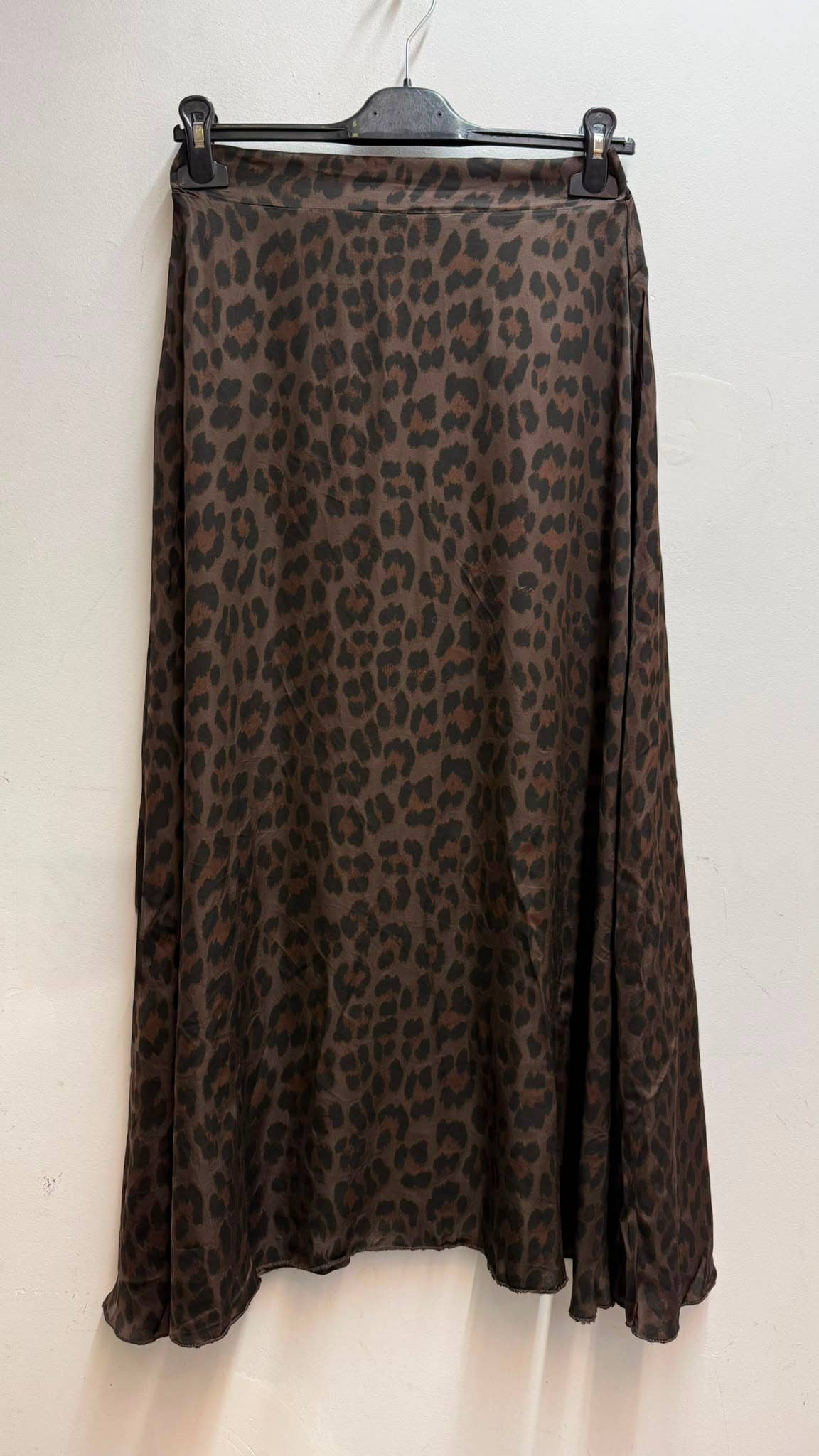 Long flowing asymmetrical skirt: Brown leopard