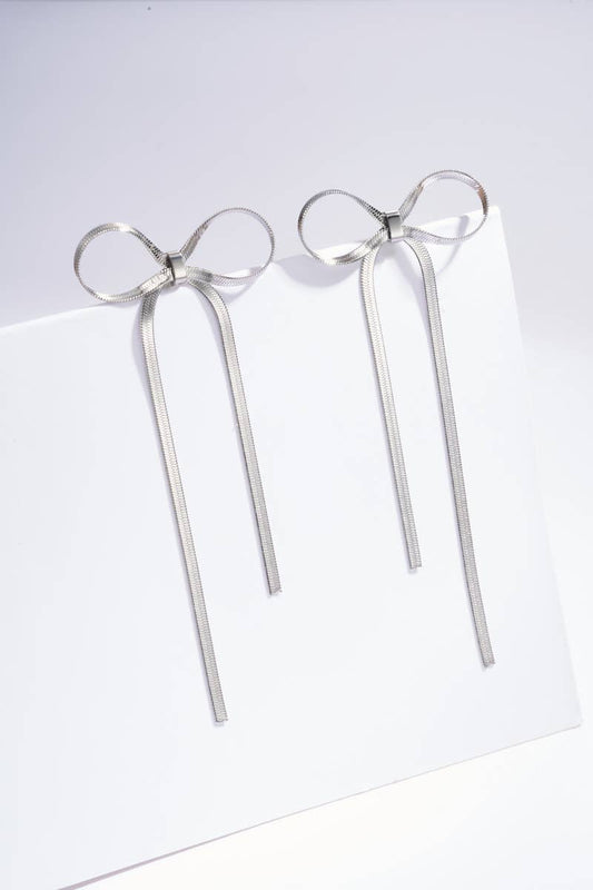 Stainless steel bow tie earrings: Silver