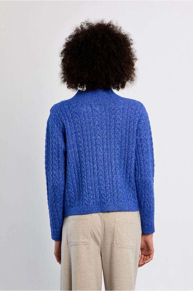 Cable knit sweater in blue