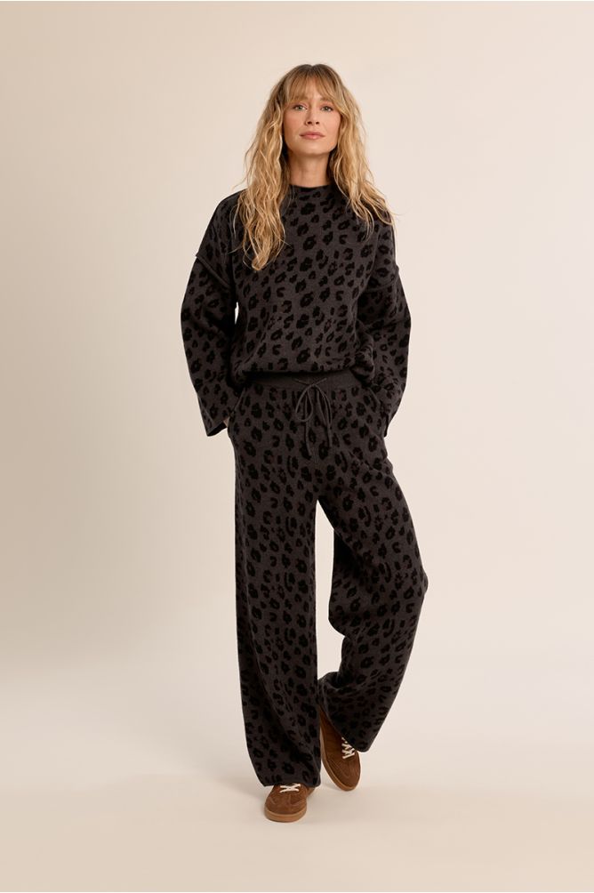 Wide sleeve leopard sweater in dark grey