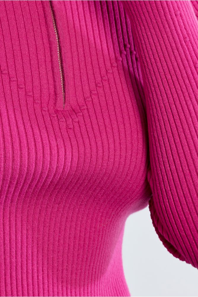 Sporty ribbed sweater in fuschia