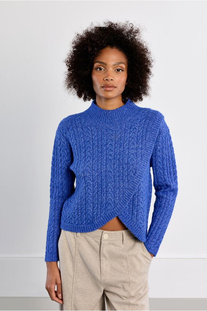 Cable knit sweater in blue