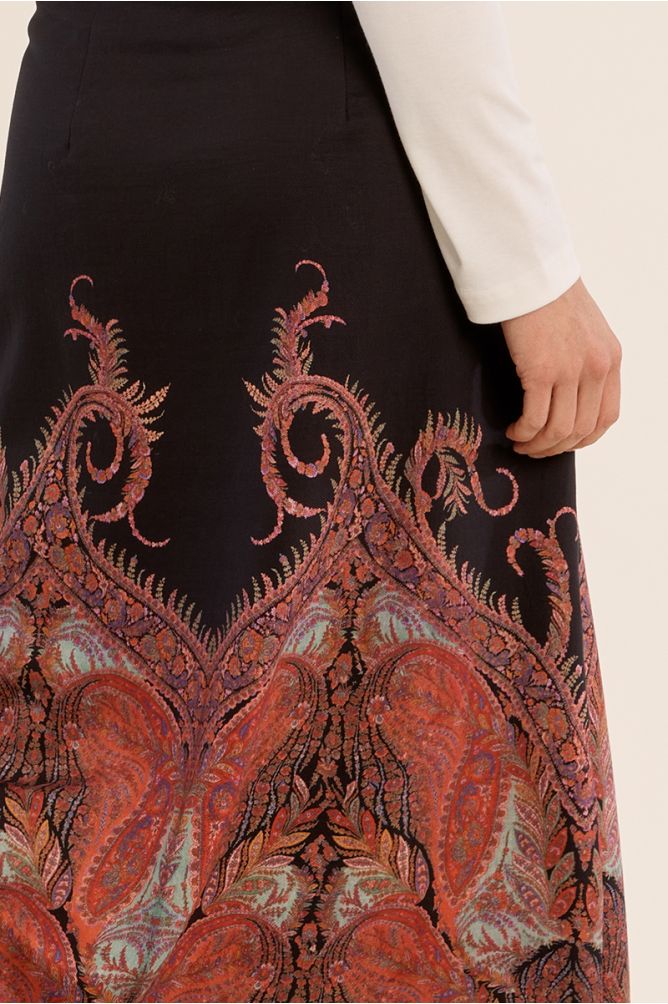 High waisted printed skirt in black