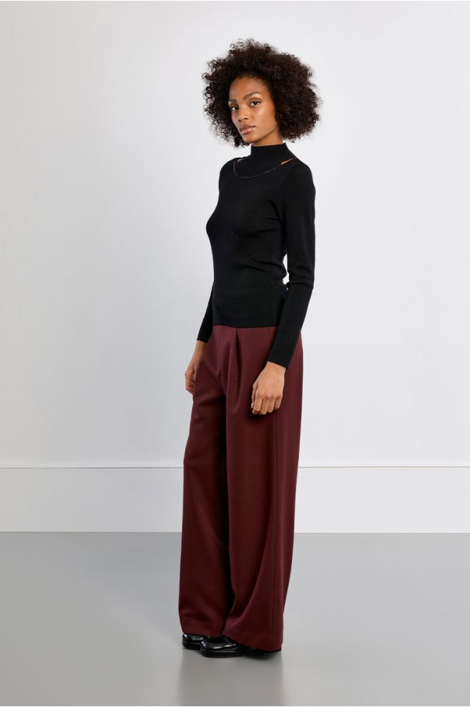 Asymmetrical neck top in black