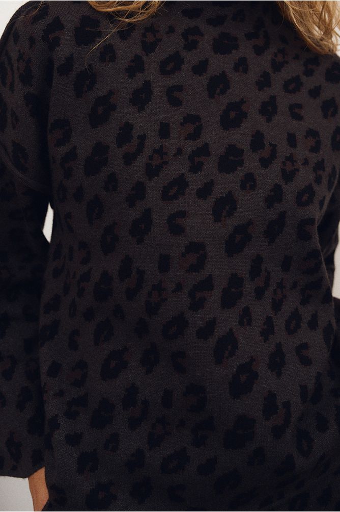 Wide sleeve leopard sweater in dark grey